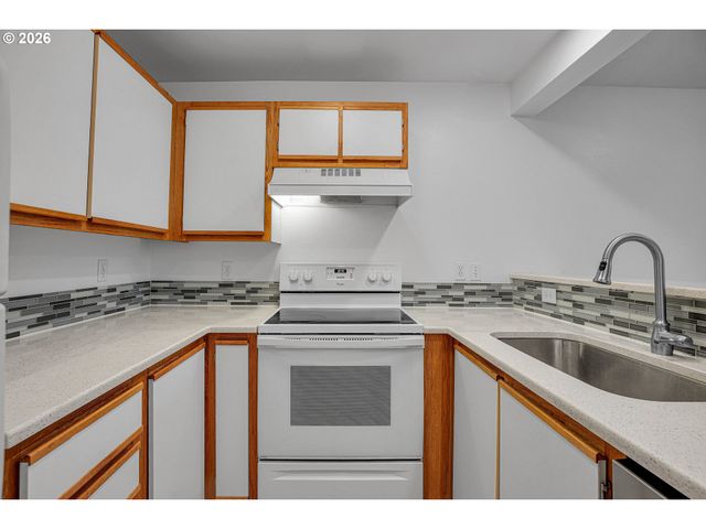 7165 Sw SAGERT St 103, Tualatin, OR 97062