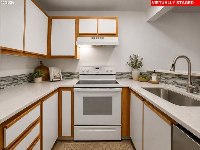 7165 Sw SAGERT St 103, Tualatin, OR 97062