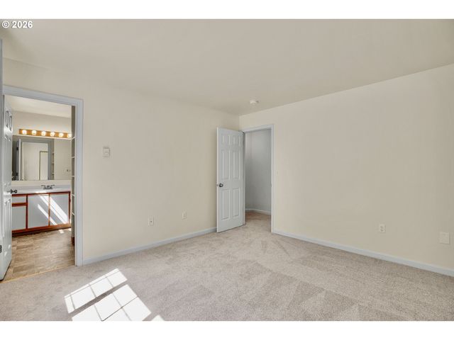 7165 Sw SAGERT St 103, Tualatin, OR 97062