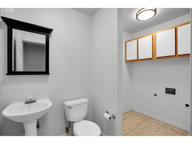 7165 Sw SAGERT St 103, Tualatin, OR 97062