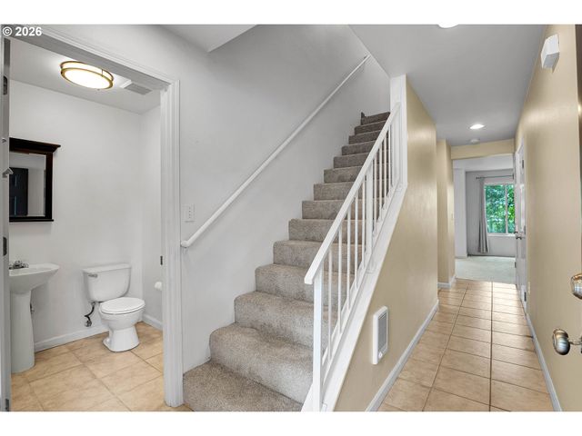 7165 Sw SAGERT St 103, Tualatin, OR 97062