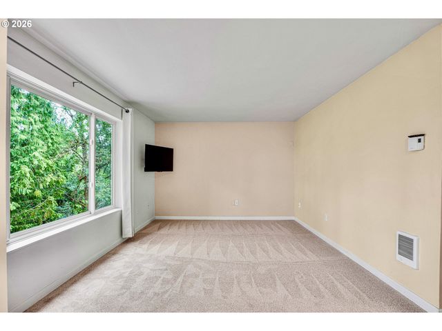 7165 Sw SAGERT St 103, Tualatin, OR 97062