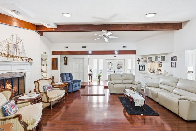 1932 Sandpiper Ln., Surfside Beach, SC 29575