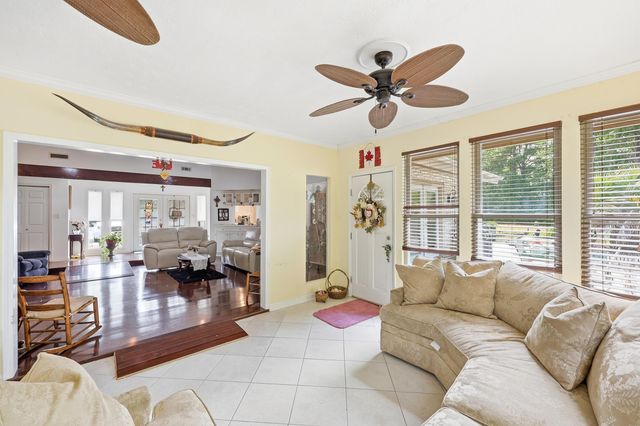 1932 Sandpiper Ln., Surfside Beach, SC 29575