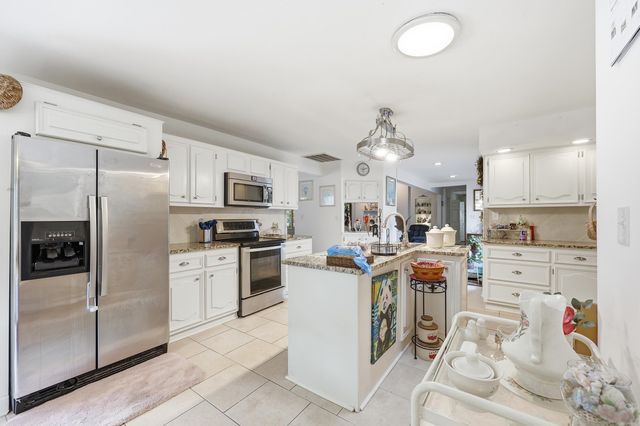 1932 Sandpiper Ln., Surfside Beach, SC 29575