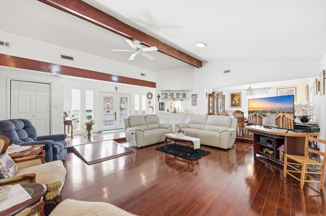 1932 Sandpiper Ln., Surfside Beach, SC 29575