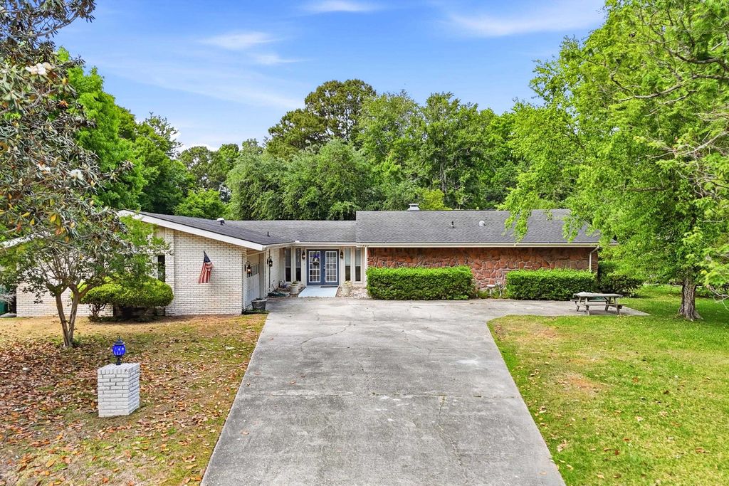 1932 Sandpiper Ln., Surfside Beach, SC 29575