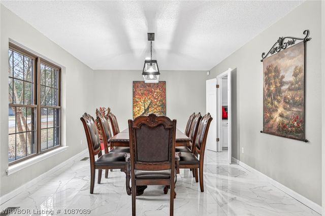 8901 Royal Ridge Drive, Fort Smith, AR 72903