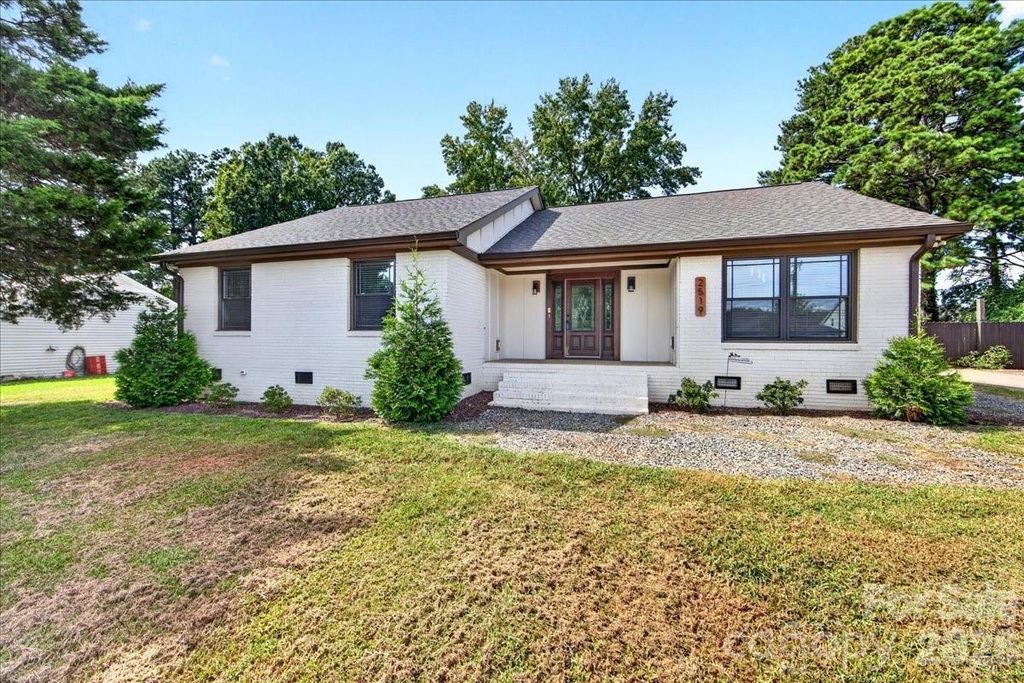 2519 Matthews Mint Hill Road, Matthews, NC 28105