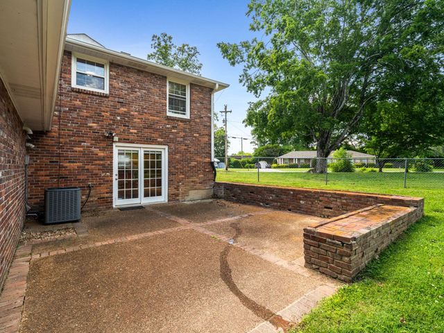 604 Meadowgreen Dr, Franklin, TN 37069