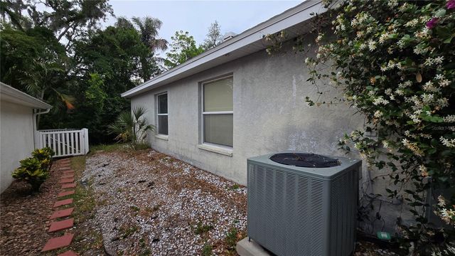 1040 TRADEWINDS DRIVE, Tarpon Springs, FL 34689