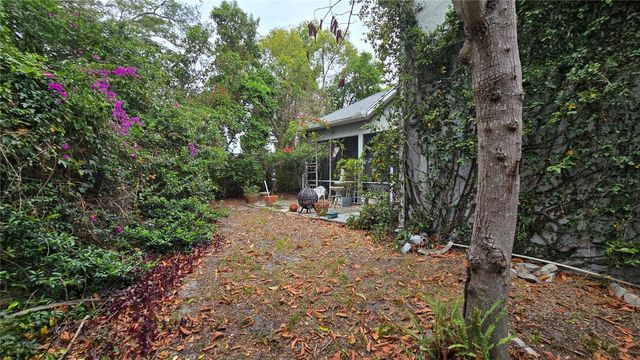 1040 TRADEWINDS DRIVE, Tarpon Springs, FL 34689