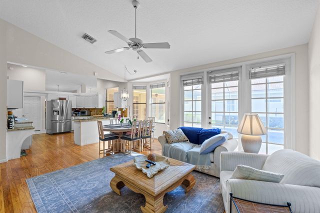 9055 Cypress Hollow Drive, Palm Beach Gardens, FL 33418