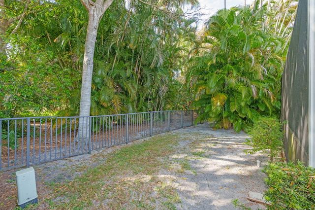 9055 Cypress Hollow Drive, Palm Beach Gardens, FL 33418