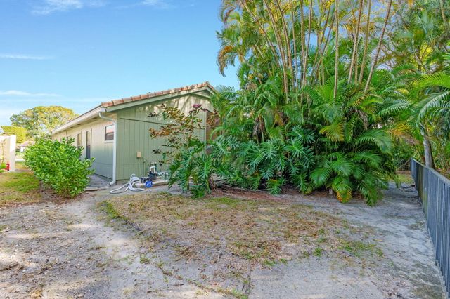 9055 Cypress Hollow Drive, Palm Beach Gardens, FL 33418