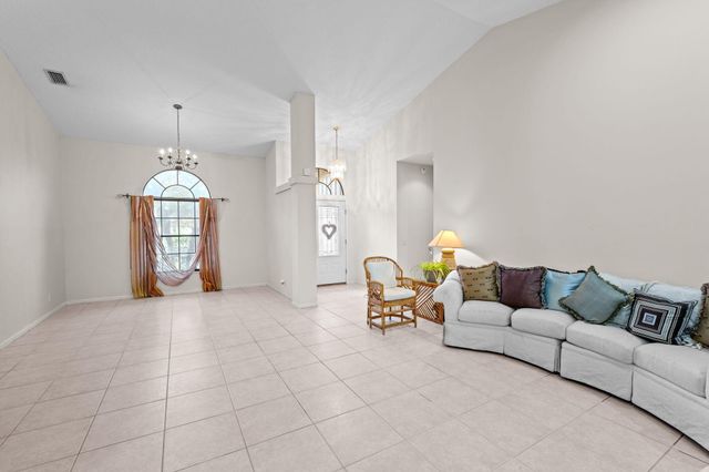 9055 Cypress Hollow Drive, Palm Beach Gardens, FL 33418