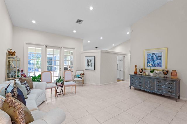 9055 Cypress Hollow Drive, Palm Beach Gardens, FL 33418