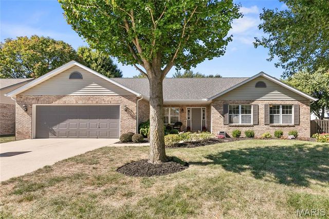 225 Saint Sabre Drive, Swansea, IL 62226