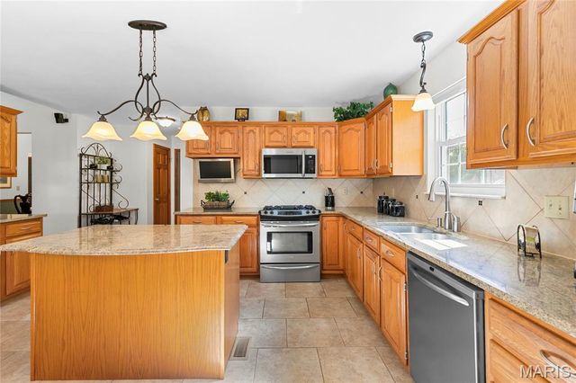 225 Saint Sabre Drive, Swansea, IL 62226