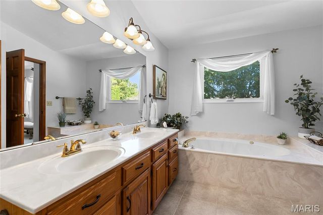 225 Saint Sabre Drive, Swansea, IL 62226