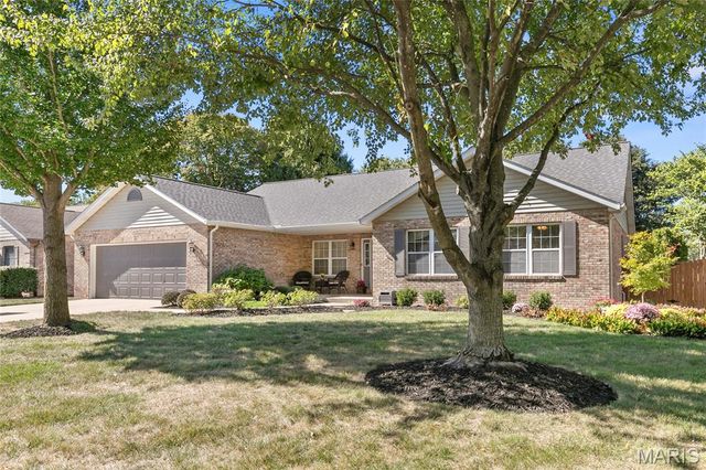 225 Saint Sabre Drive, Swansea, IL 62226