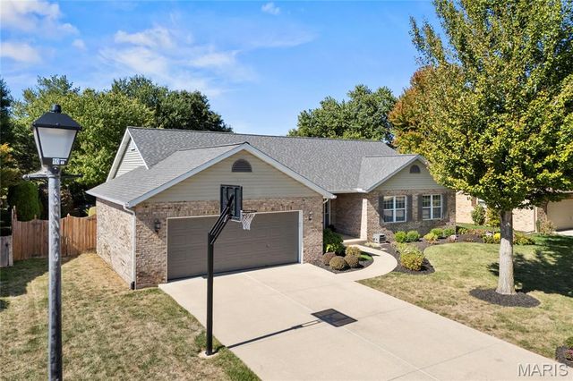 225 Saint Sabre Drive, Swansea, IL 62226