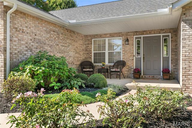 225 Saint Sabre Drive, Swansea, IL 62226