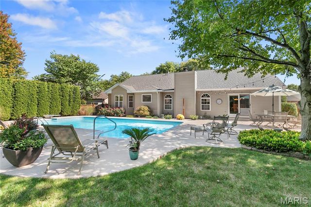 225 Saint Sabre Drive, Swansea, IL 62226