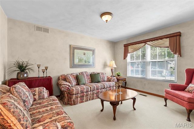 225 Saint Sabre Drive, Swansea, IL 62226