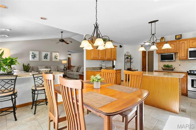 225 Saint Sabre Drive, Swansea, IL 62226