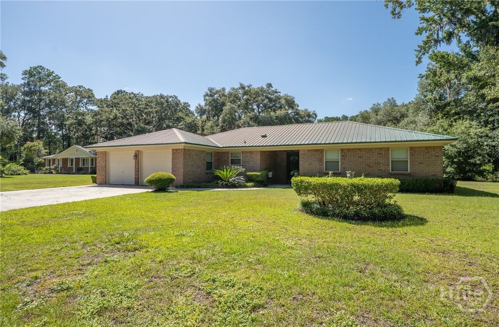 Image 1 of property listing at 296 Gill Road, Richmond Hill, GA 31324