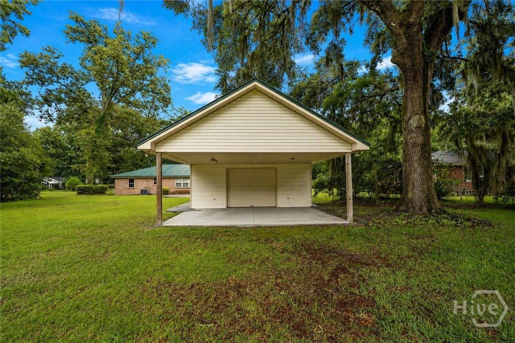 Image 10 of property listing at 296 Gill Road, Richmond Hill, GA 31324