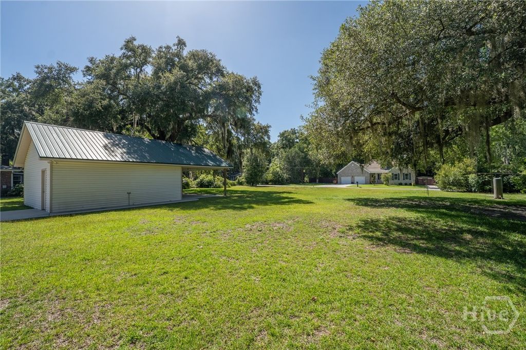 Image 11 of property listing at 296 Gill Road, Richmond Hill, GA 31324