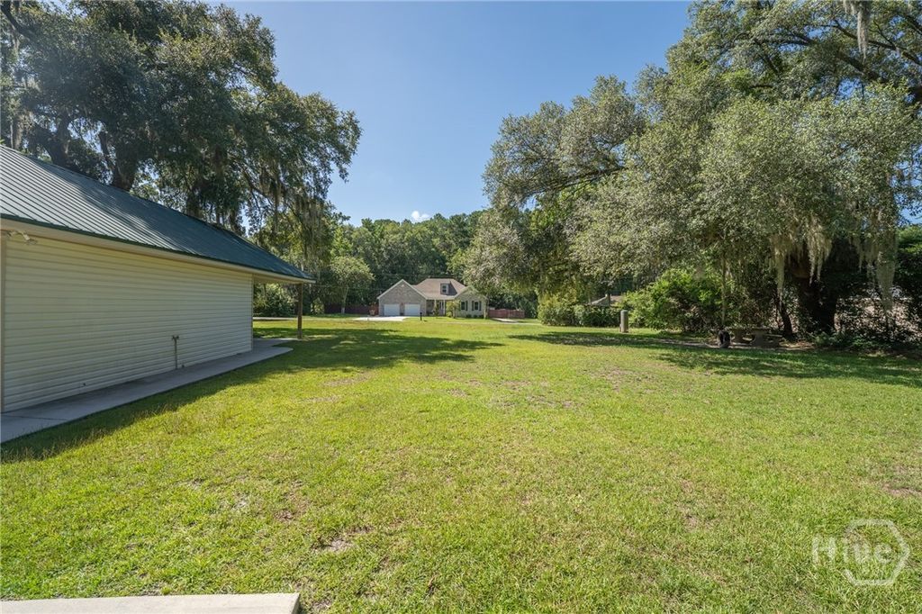 Image 12 of property listing at 296 Gill Road, Richmond Hill, GA 31324