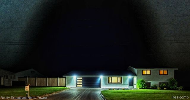 38146 Mast Street, Harrison Charter Township, MI 48045