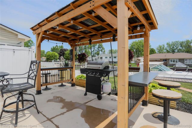 38146 Mast Street, Harrison Charter Township, MI 48045