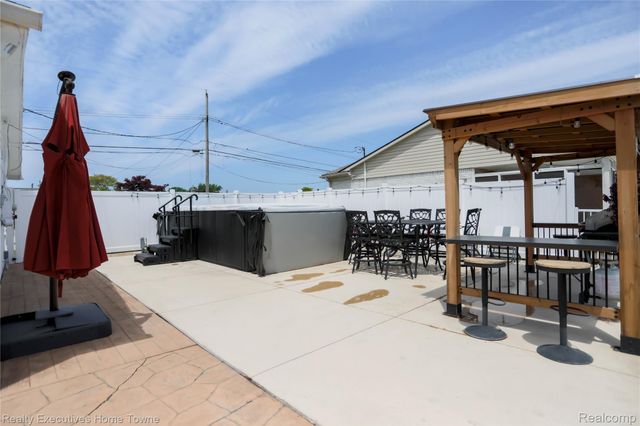 38146 Mast Street, Harrison Charter Township, MI 48045