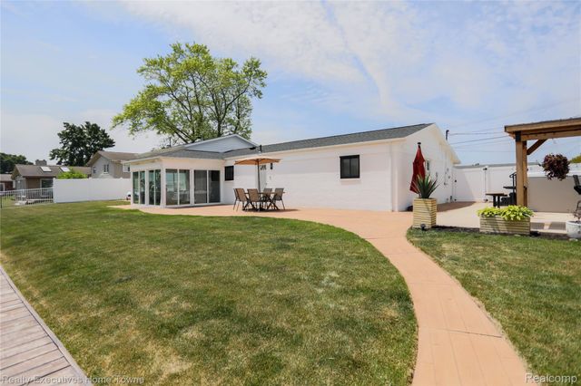 38146 Mast Street, Harrison Charter Township, MI 48045