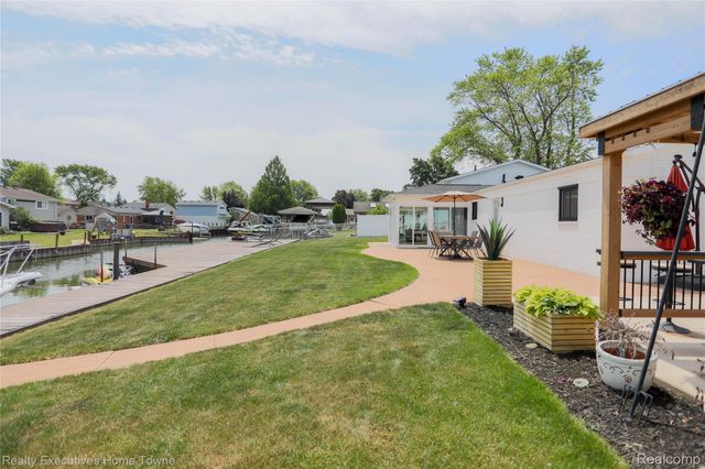 38146 Mast Street, Harrison Charter Township, MI 48045