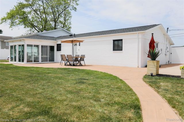 38146 Mast Street, Harrison Charter Township, MI 48045