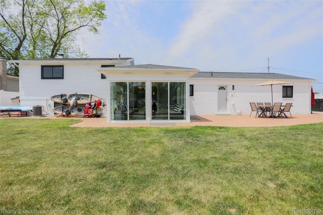38146 Mast Street, Harrison Charter Township, MI 48045