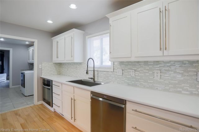 38146 Mast Street, Harrison Charter Township, MI 48045