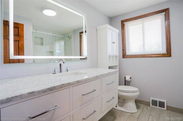 38146 Mast Street, Harrison Charter Township, MI 48045