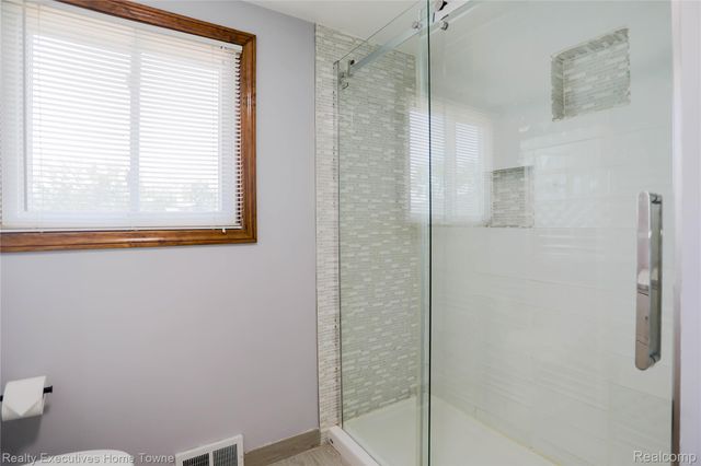 38146 Mast Street, Harrison Charter Township, MI 48045