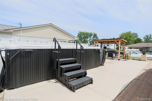 38146 Mast Street, Harrison Charter Township, MI 48045