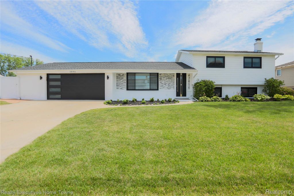 38146 Mast Street, Harrison Charter Township, MI 48045