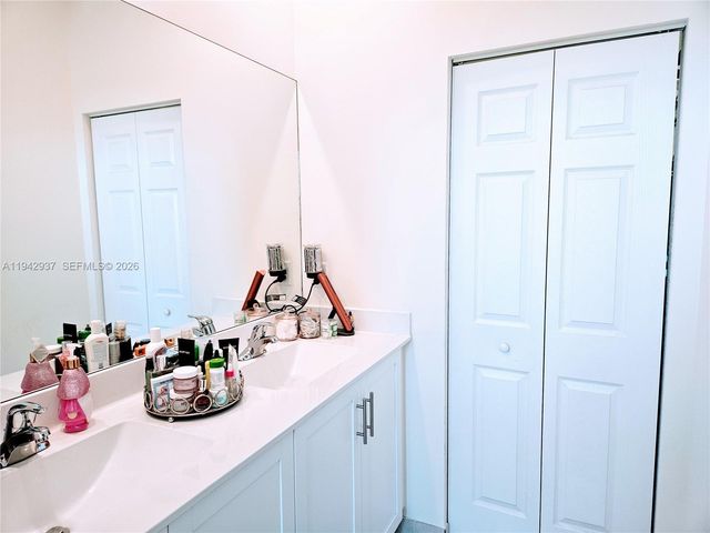 10918 W 33rd Way, Hialeah, FL 33018