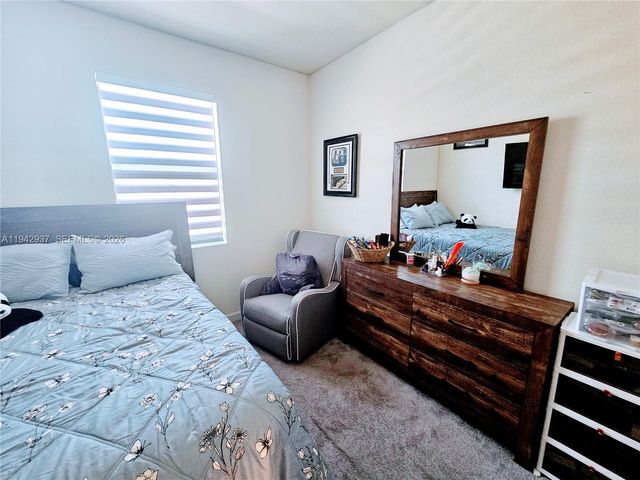 10918 W 33rd Way, Hialeah, FL 33018