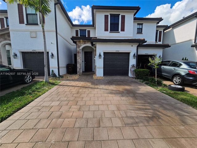 10918 W 33rd Way, Hialeah, FL 33018