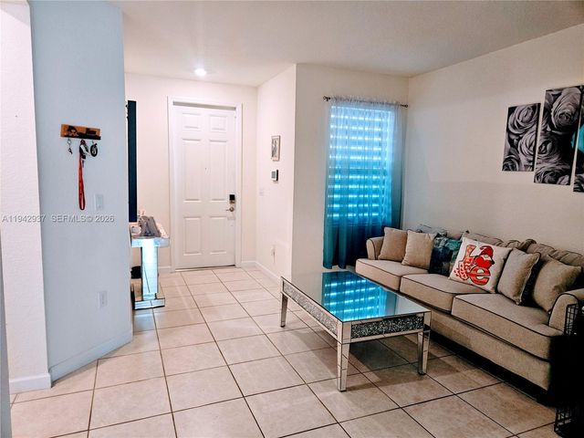 10918 W 33rd Way, Hialeah, FL 33018